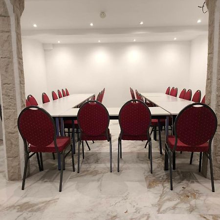 Hotel Des Arcades رانس المظهر الخارجي الصورة