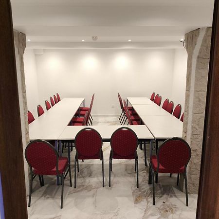 Hotel Des Arcades رانس المظهر الخارجي الصورة