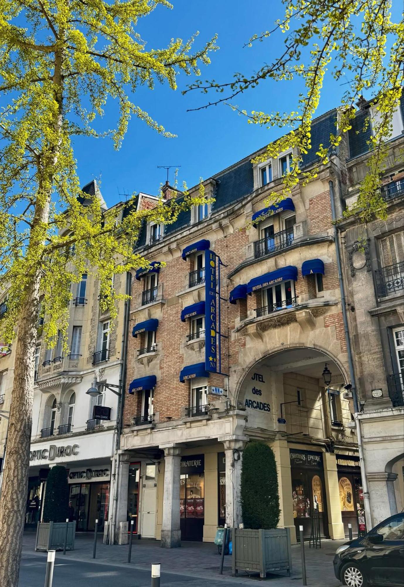 Hotel Des Arcades رانس المظهر الخارجي الصورة